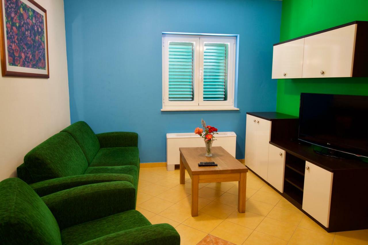 Hotel Pansion HRGA à Vodice Extérieur photo