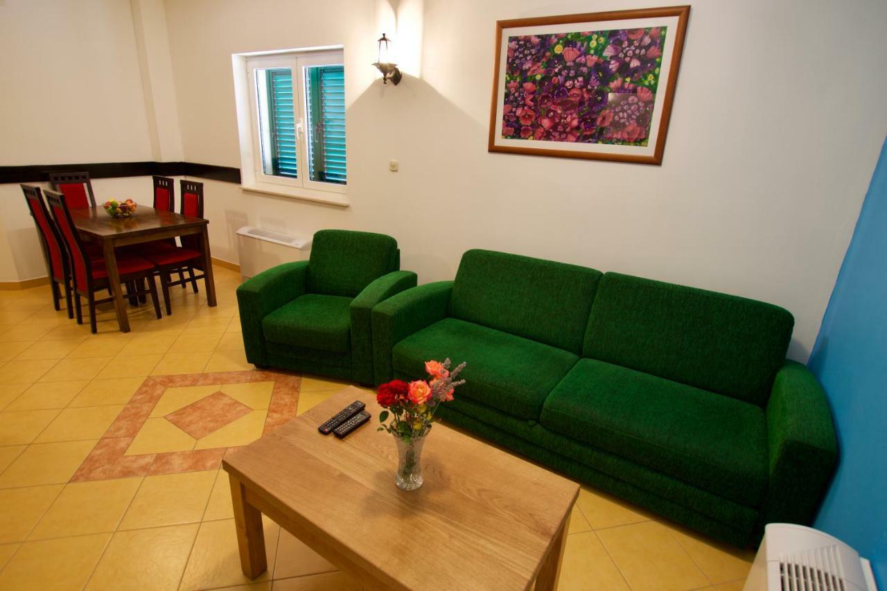 Hotel Pansion HRGA à Vodice Extérieur photo