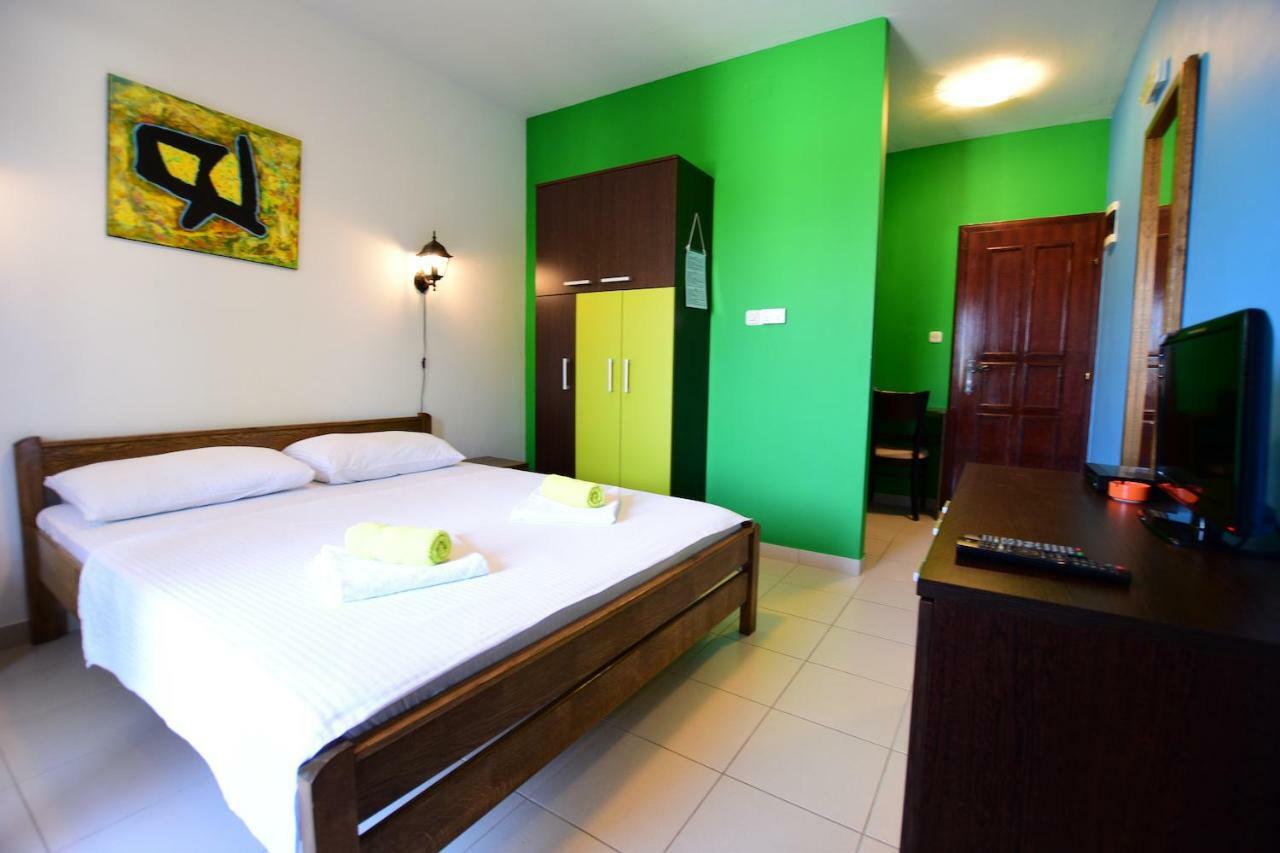 Hotel Pansion HRGA à Vodice Extérieur photo
